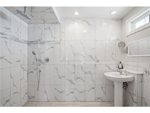 339 Wellbrook Avenue, Welland, ON - Indoor Photo Showing Bathroom