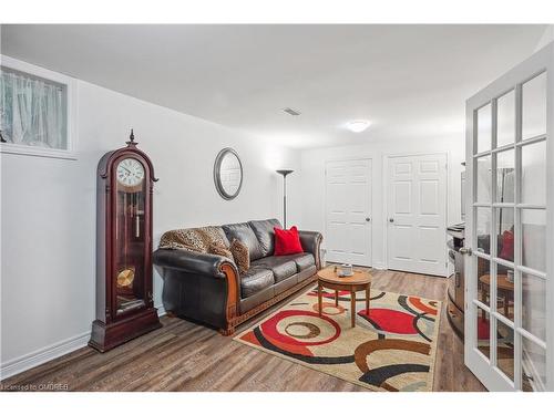 339 Wellbrook Avenue, Welland, ON - Indoor Photo Showing Living Room