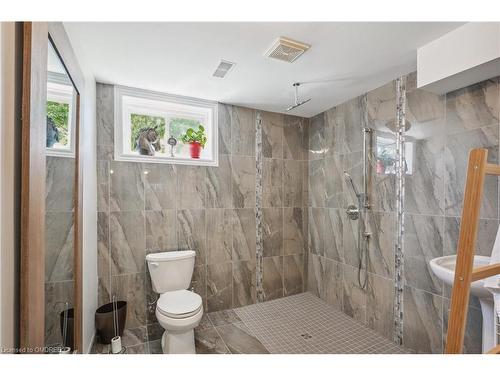 339 Wellbrook Avenue, Welland, ON - Indoor Photo Showing Bathroom