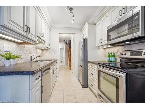 1278 Valerie Crescent, Oakville, ON - Indoor Photo Showing Kitchen With Upgraded Kitchen