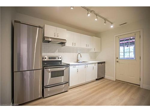 49 Fairleigh Avenue S, Hamilton, ON - Indoor Photo Showing Kitchen