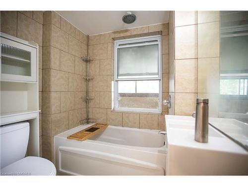 49 Fairleigh Avenue S, Hamilton, ON - Indoor Photo Showing Bathroom