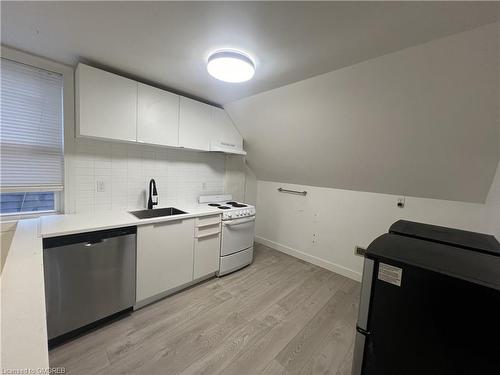 49 Fairleigh Avenue S, Hamilton, ON - Indoor Photo Showing Kitchen