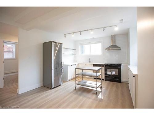 49 Fairleigh Avenue S, Hamilton, ON - Indoor Photo Showing Kitchen