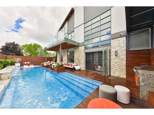 622 Kozel Court, Mississauga, ON - Outdoor With In Ground Pool With Exterior