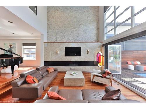 622 Kozel Court, Mississauga, ON - Indoor With Fireplace