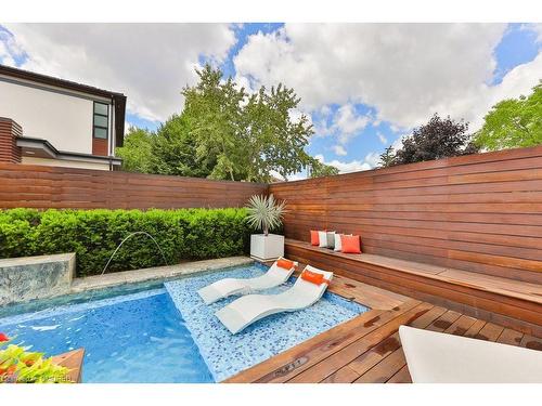 622 Kozel Court, Mississauga, ON - Outdoor With In Ground Pool