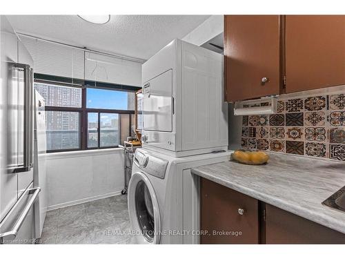 1104-17 Knightsbridge Road, Brampton, ON - Indoor Photo Showing Laundry Room