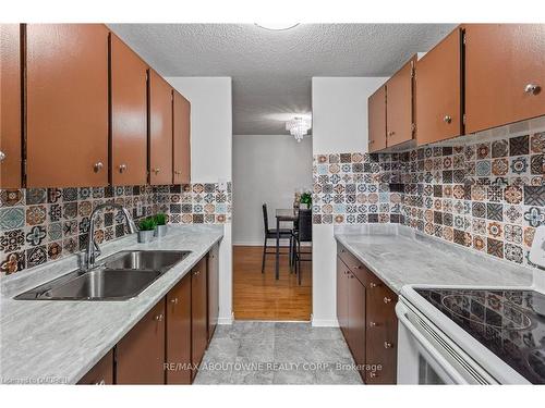 1104-17 Knightsbridge Road, Brampton, ON - Indoor Photo Showing Kitchen With Double Sink