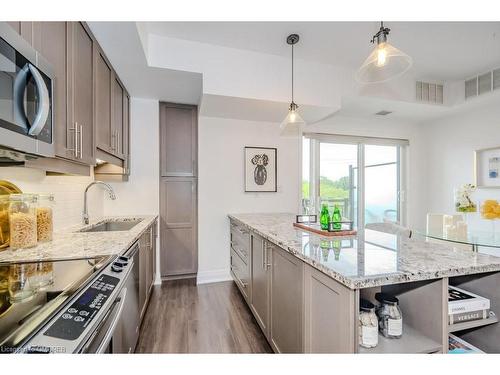 417-128 Garden Drive, Oakville, ON - Indoor Photo Showing Kitchen With Upgraded Kitchen