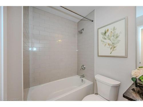 417-128 Garden Drive, Oakville, ON - Indoor Photo Showing Bathroom