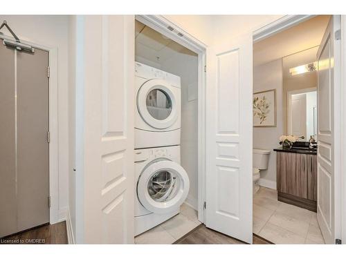 417-128 Garden Drive, Oakville, ON - Indoor Photo Showing Laundry Room