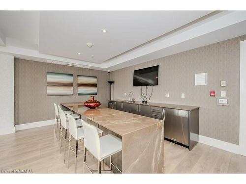 417-128 Garden Drive, Oakville, ON - Indoor Photo Showing Dining Room