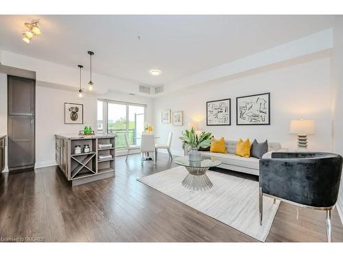 417-128 Garden Drive, Oakville, ON - Indoor Photo Showing Living Room