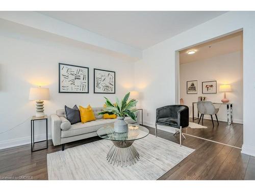 417-128 Garden Drive, Oakville, ON - Indoor Photo Showing Living Room