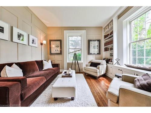 499 Carlisle Road, Campbellville, ON - Indoor Photo Showing Living Room