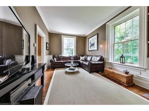 499 Carlisle Road, Campbellville, ON - Indoor Photo Showing Living Room