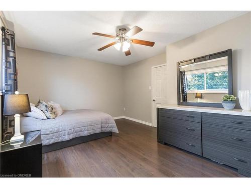 100-11 Harrisford Street, Hamilton, ON - Indoor Photo Showing Bedroom