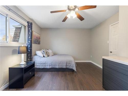 100-11 Harrisford Street, Hamilton, ON - Indoor Photo Showing Bedroom