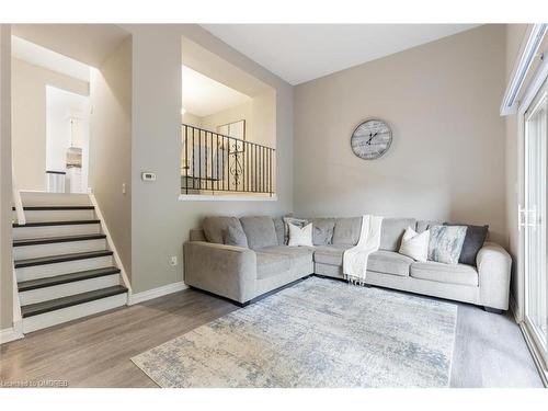 100-11 Harrisford Street, Hamilton, ON - Indoor Photo Showing Living Room