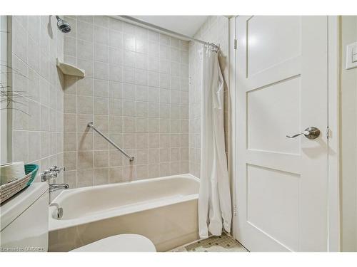 708-5250 Lakeshore Road, Burlington, ON - Indoor Photo Showing Bathroom