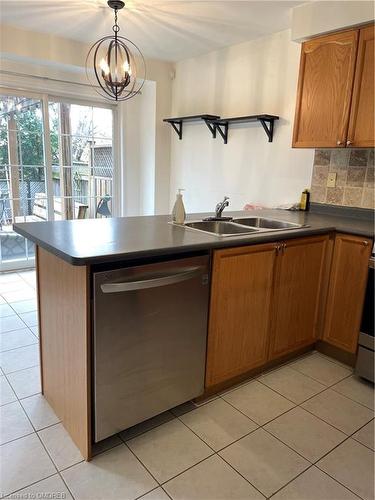 509 Collis Court, Milton, ON - Indoor Photo Showing Kitchen With Double Sink