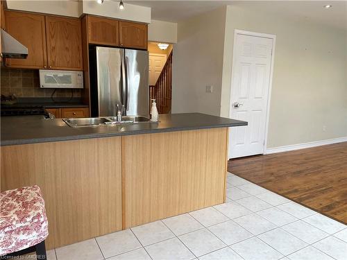 509 Collis Court, Milton, ON - Indoor Photo Showing Kitchen With Double Sink