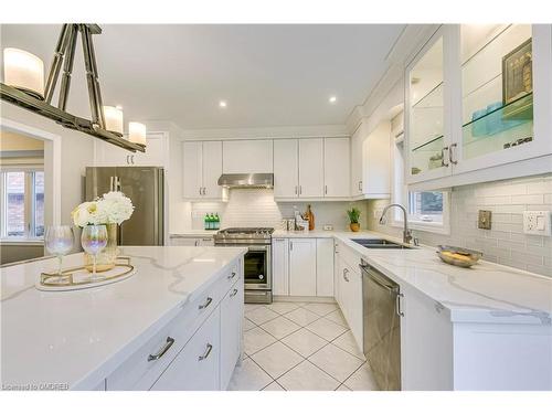 1245 Bowman Drive, Oakville, ON - Indoor Photo Showing Kitchen With Double Sink With Upgraded Kitchen