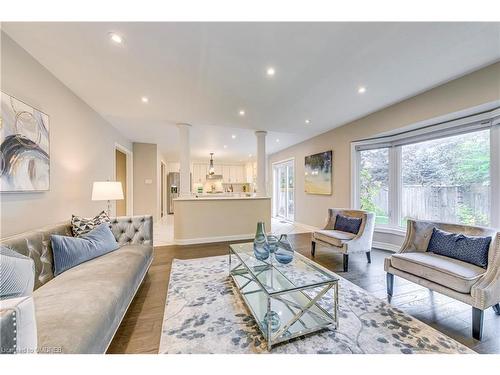 1245 Bowman Drive, Oakville, ON - Indoor Photo Showing Living Room