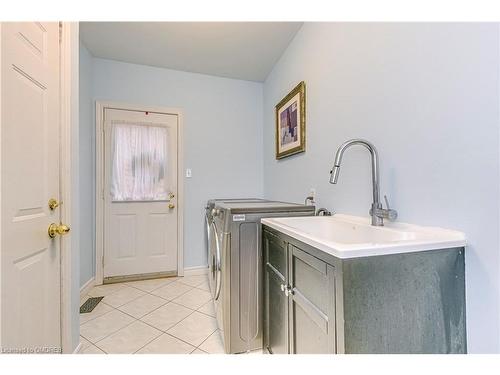 1245 Bowman Drive, Oakville, ON - Indoor Photo Showing Laundry Room