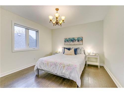 1245 Bowman Drive, Oakville, ON - Indoor Photo Showing Bedroom