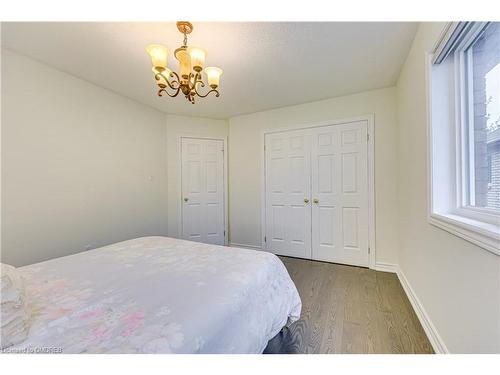 1245 Bowman Drive, Oakville, ON - Indoor Photo Showing Bedroom