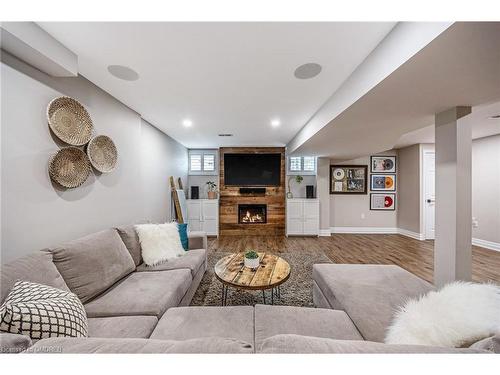 1166 Biason Circle, Milton, ON - Indoor Photo Showing Living Room