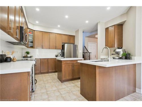 277 Landsborough Avenue, Milton, ON - Indoor Photo Showing Kitchen With Upgraded Kitchen