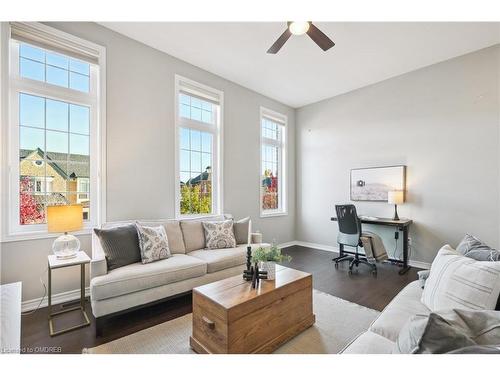 277 Landsborough Avenue, Milton, ON - Indoor Photo Showing Living Room