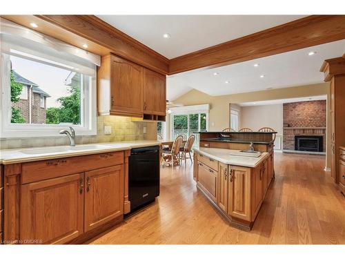 2008 Grenville Drive, Oakville, ON - Indoor Photo Showing Kitchen