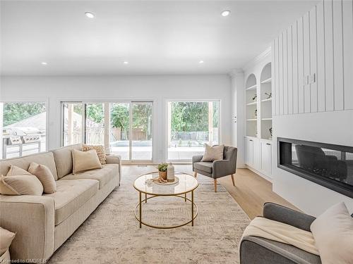 974 North Shore Boulevard W, Burlington, ON - Indoor Photo Showing Living Room With Fireplace