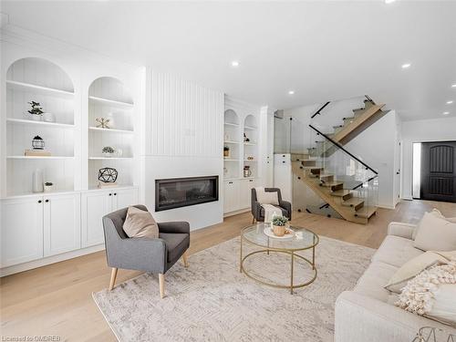 974 North Shore Boulevard W, Burlington, ON - Indoor Photo Showing Living Room With Fireplace