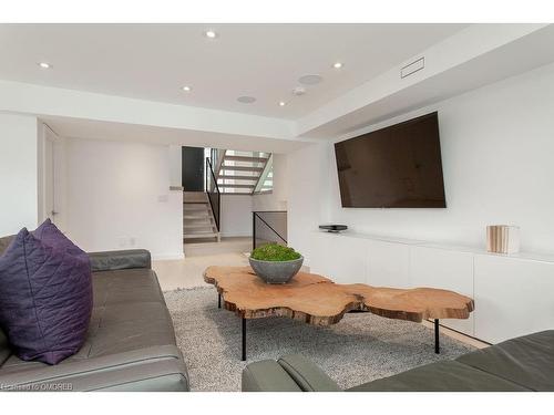 5008 Spruce Avenue, Burlington, ON - Indoor Photo Showing Living Room