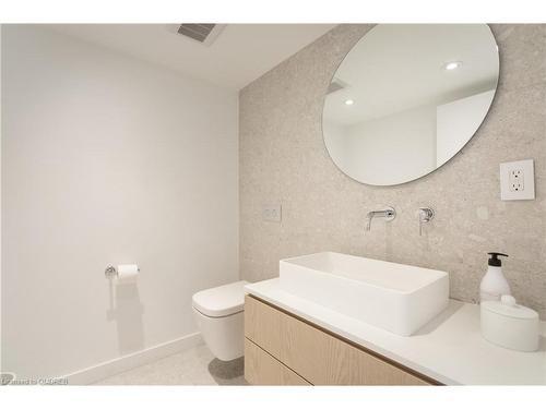 5008 Spruce Avenue, Burlington, ON - Indoor Photo Showing Bathroom