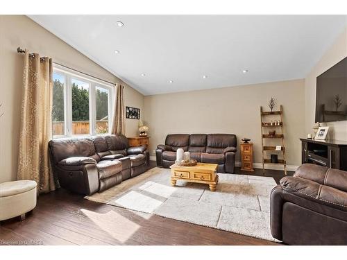 2873 Forest Road, Stratford, ON - Indoor Photo Showing Living Room