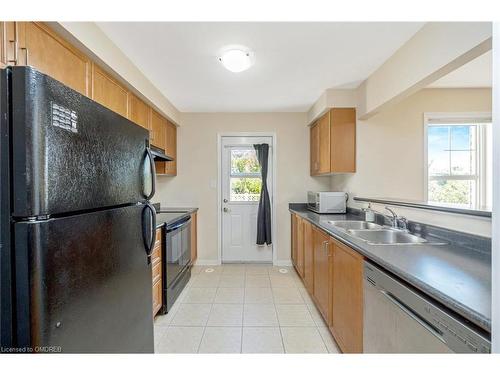 267 Prosser Circle, Milton, ON - Indoor Photo Showing Kitchen With Double Sink