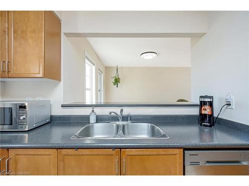 267 Prosser Circle, Milton, ON - Indoor Photo Showing Kitchen With Double Sink