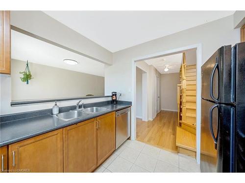 267 Prosser Circle, Milton, ON - Indoor Photo Showing Kitchen With Double Sink