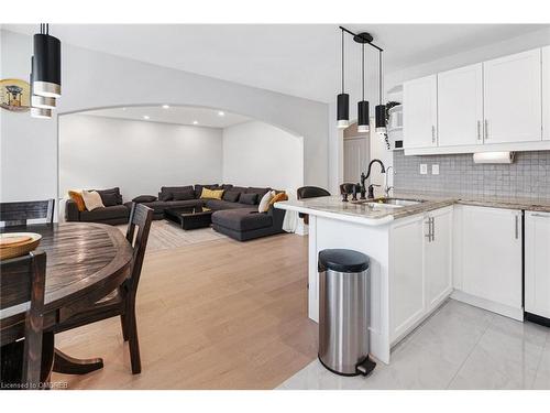 608 Brothers Crescent, Milton, ON - Indoor Photo Showing Kitchen With Upgraded Kitchen