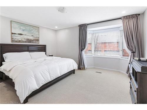 608 Brothers Crescent, Milton, ON - Indoor Photo Showing Bedroom