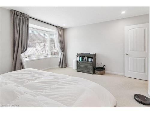 608 Brothers Crescent, Milton, ON - Indoor Photo Showing Bedroom