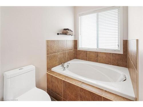 608 Brothers Crescent, Milton, ON - Indoor Photo Showing Bathroom