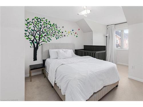 608 Brothers Crescent, Milton, ON - Indoor Photo Showing Bedroom