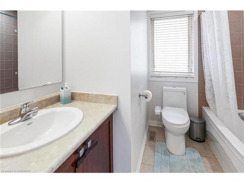 608 Brothers Crescent, Milton, ON - Indoor Photo Showing Bathroom